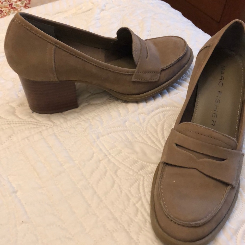 Tan suede leather wooden stacked heel 2” loafers.